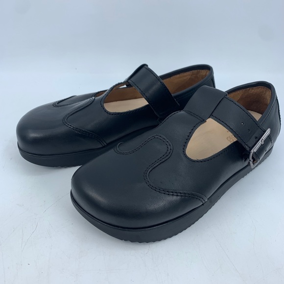 earth shoes black